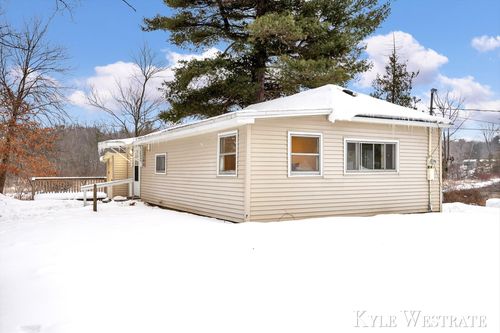 13794 Keiber Rd Ne, Greenville, MI, 48838-9370 | Card Image