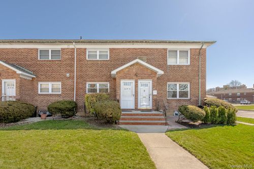 1014-56-27B Utopia Pkwy, Whitestone, NY, 11357 | Card Image