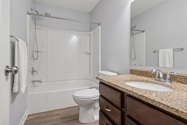 Upper Full Hall Bath | Image 30