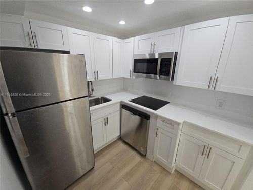 apt-203-8101 Crespi Blvd, Miami Beach, FL, 33141-1557 | Card Image