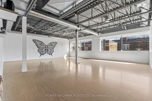 2034 Queen St E, Toronto, ON, M4L1J4 | Card Image