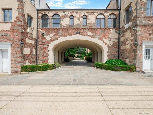 3a-building-8-215 Middle Neck Rd, Great Neck, NY, 11021-1170 | Card Image