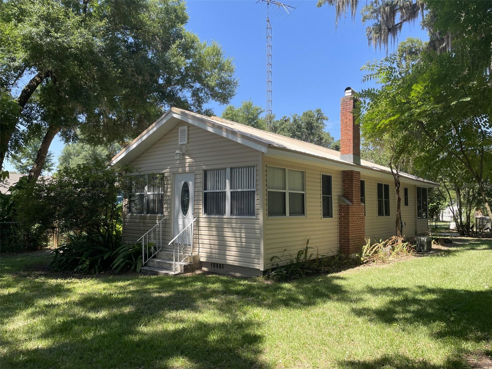 122nd Pl, Ocklawaha, FL 32179