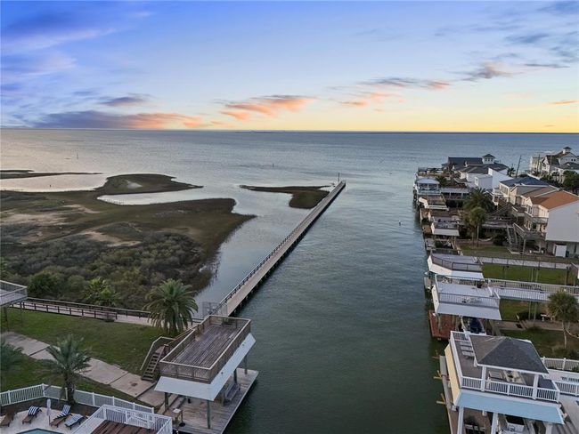 22318 Vista Del Mar, House other with 4 bedrooms, 3 bathrooms and 5 parking in Galveston TX | Image 37