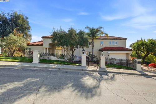 61 Montclaire Dr, Fremont, CA, 94539-6098 | Card Image