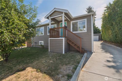 9348 54th Avenue S, Seattle, WA, 98118 | Card Image