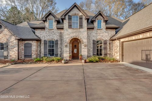 811 Osagian Cir, Brandon, MS, 39042-8007 | Card Image