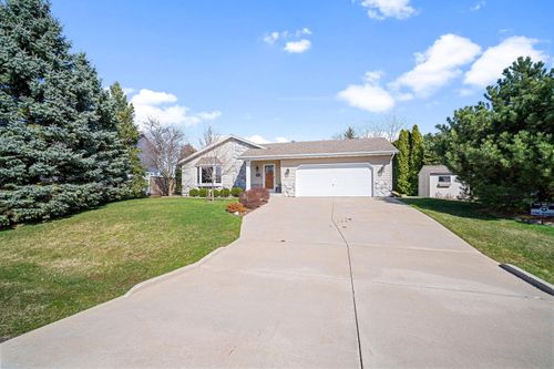 8070 S Long Meadow Dr, Oak Creek, WI, 53154-3151 | Card Image