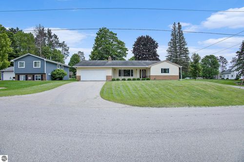 511 Franklin St, Kingsley, MI, 49649-9413 | Card Image