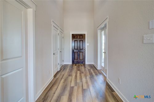 2518 White Daisy Hl, Converse, TX, 78109-4595 | Card Image