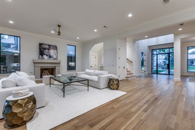 Main Living Area | Image 10