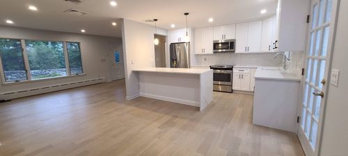 76 Havemeyer Ln, Old Greenwich, CT, 06870-1125 | Card Image