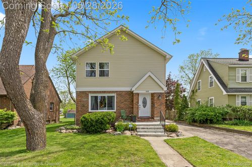 135 Draper Ave, Waterford, MI, 48328-3882 | Card Image