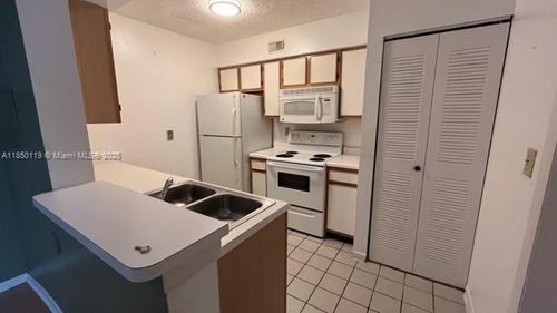 apt-106-2820 N Oakland Forest Dr, Oakland Park, FL, 33309-7612 | Card Image