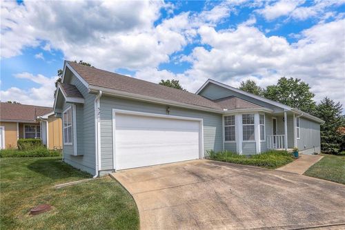 5211 S Megan Dr, Independence, MO, 64055-6816 | Card Image