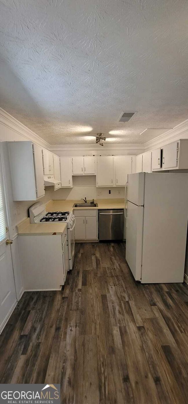 3284 Highpoint Ct, Home with 2 bedrooms, 2 bathrooms and 9 parking in Snellville GA | Image 9