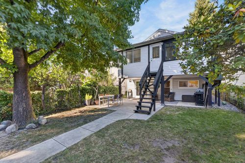 2218 E 11th Ave, Vancouver, BC, V5N1Z6 | Card Image
