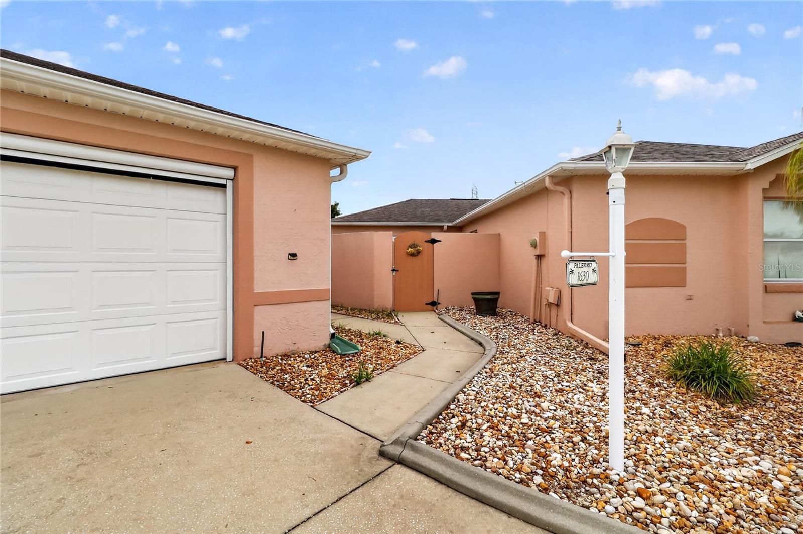 Residential Lease in LADY LAKE 4