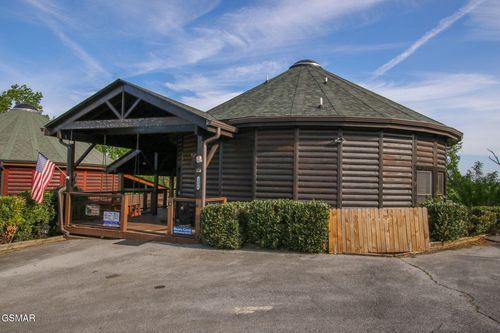 1086 Towering Oaks Dr, Sevierville, TN, 37876-2546 | Card Image
