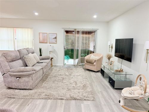 g206-18111 Nw 68th Ave, Hialeah, FL, 33015-3949 | Card Image