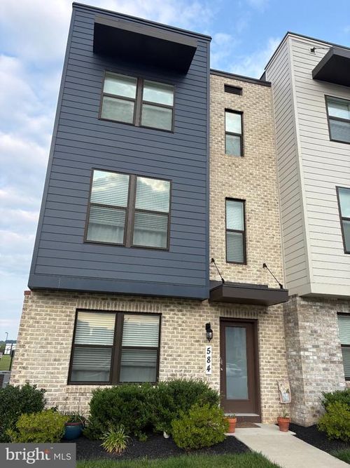 584 Union St, FREDERICK, MD, 21701-3571 | Card Image