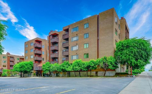 unit-235-1170 Denali St, Anchorage, AK, 99501-6519 | Card Image