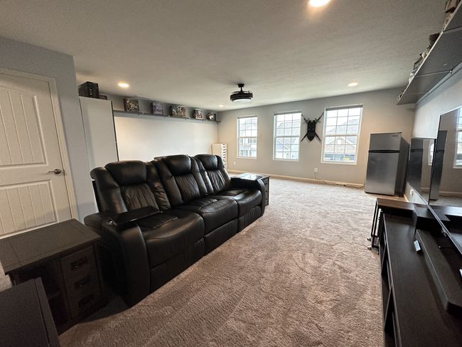 Upstairs Living Area | Image 22
