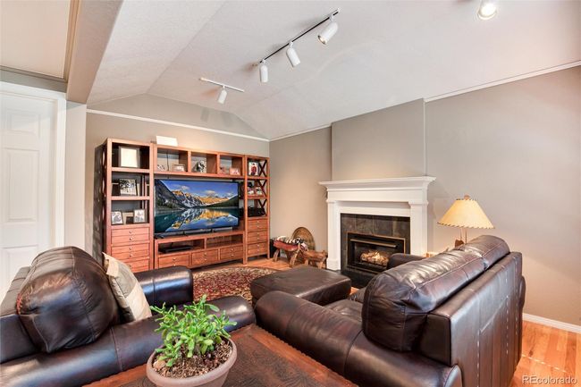 family room | Image 19