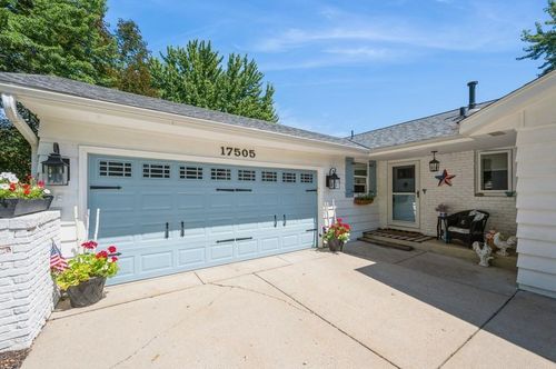 17505 26th Ave N, Plymouth, MN, 55447-1601 | Card Image