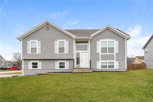 502 Sunny Ln, Raymore, MO, 64083-8557 | Card Image