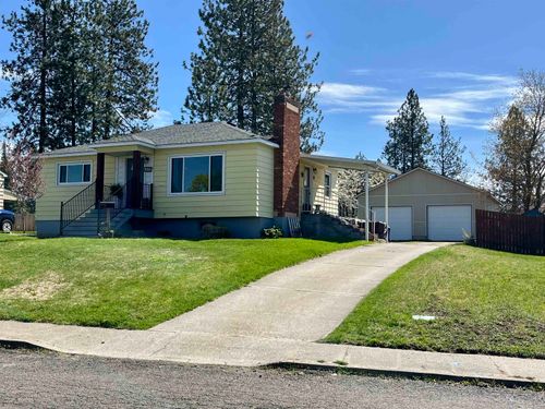3211 W Queen Pl, Spokane, WA, 99205-5963 | Card Image