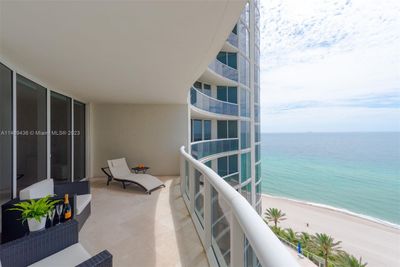 1604 - 17201 Collins Ave, Condo with 2 bedrooms, 2 bathrooms and null parking in Sunny Isles Beach FL | Image 3