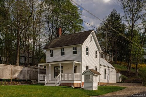 18 James St, Rhinebeck, NY, 12572 | Card Image