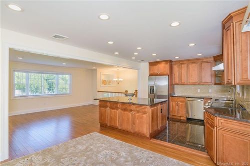 5 Mendes Rd, Danbury, CT, 06811-3024 | Card Image