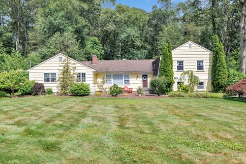 206 Beacon Hill Rd, Trumbull, CT, 06611-3333 | Card Image
