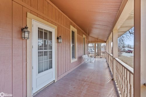 634 W 2nd St, Washington, IA, 52353-1933 | Card Image
