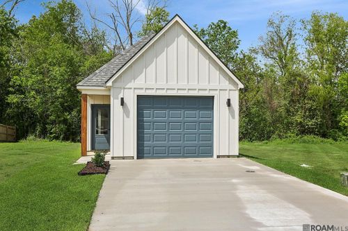 724 S Audubon Place Ave, Gonzales, LA, 70737-4366 | Card Image