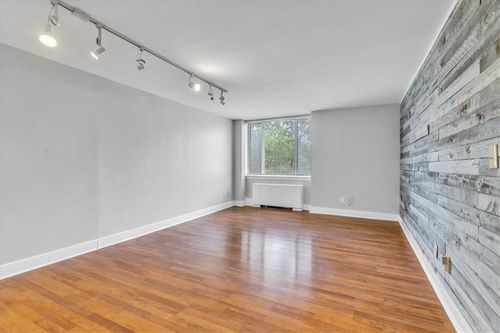 apt-4q-600 E 8th St, Kansas City, MO, 64106-1619 | Card Image