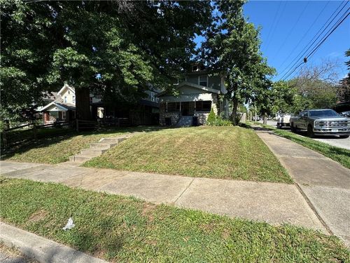 5647 Wayne Ave, Kansas City, MO, 64110-2917 | Card Image