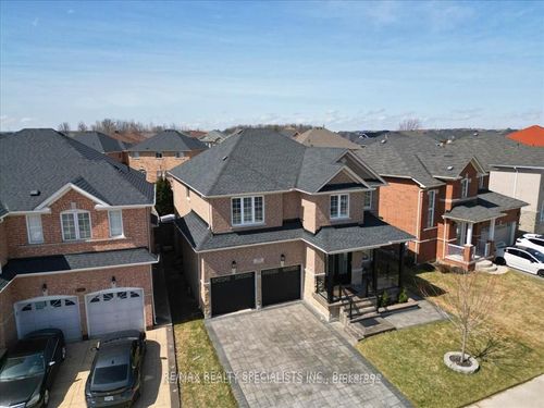 104 Earlsbridge Blvd, Brampton, ON, L7A3W7 | Card Image