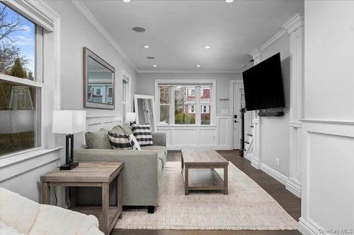 216 Florence St, Mamaroneck, NY, 10543-2925 | Card Image