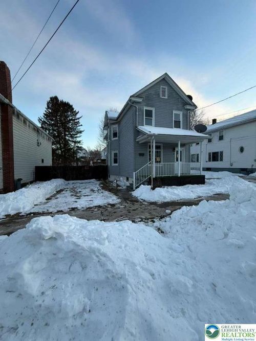 25 W Grove St, Nanticoke, PA, 18634-3413 | Card Image