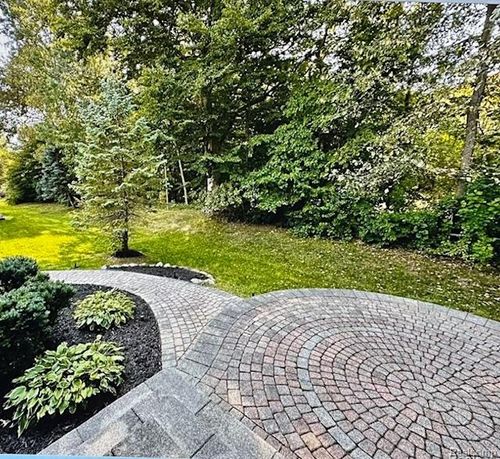 8676 W Walden Dr, Van Buren Twp, MI, 48111-2699 | Card Image