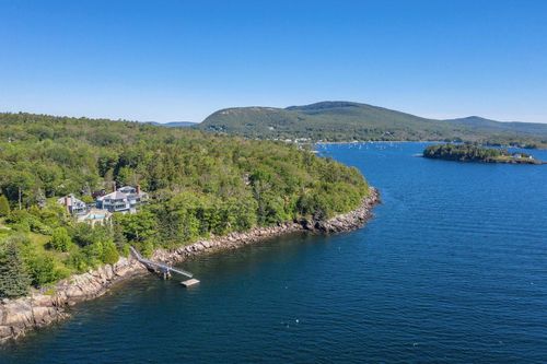 230 Bay View St, Camden, ME, 04843-2200 | Card Image