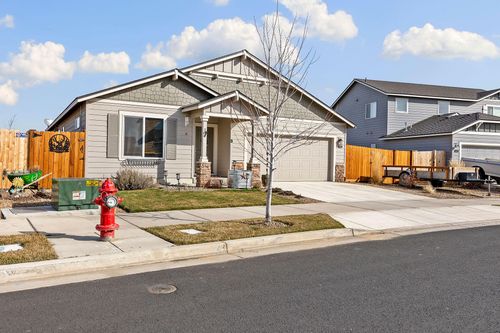 1291 Nw Willow Parkway Rd, Madras, OR, 97741-9660 | Card Image