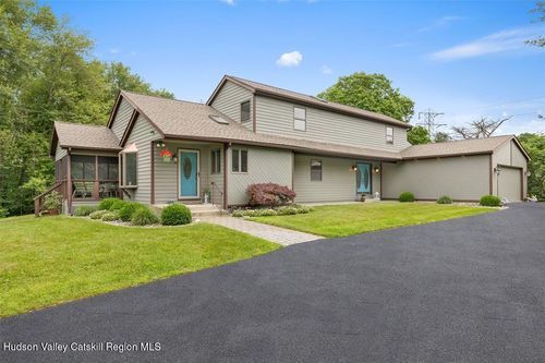 11 Brouck Ferris Blvd, New Paltz, NY, 12561-4002 | Card Image