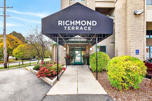 324-400 N Richmond Street, APPLETON, WI, 54911 | Card Image