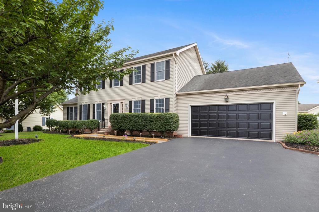 Sunset Ln, York, PA 17408
