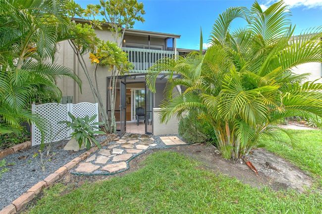 Downstairs screened-in patio | Image 20