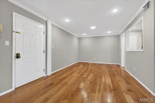 apt-7-2000 Meadowtree Ln, Kirkwood, MO, 63122-2269 | Card Image